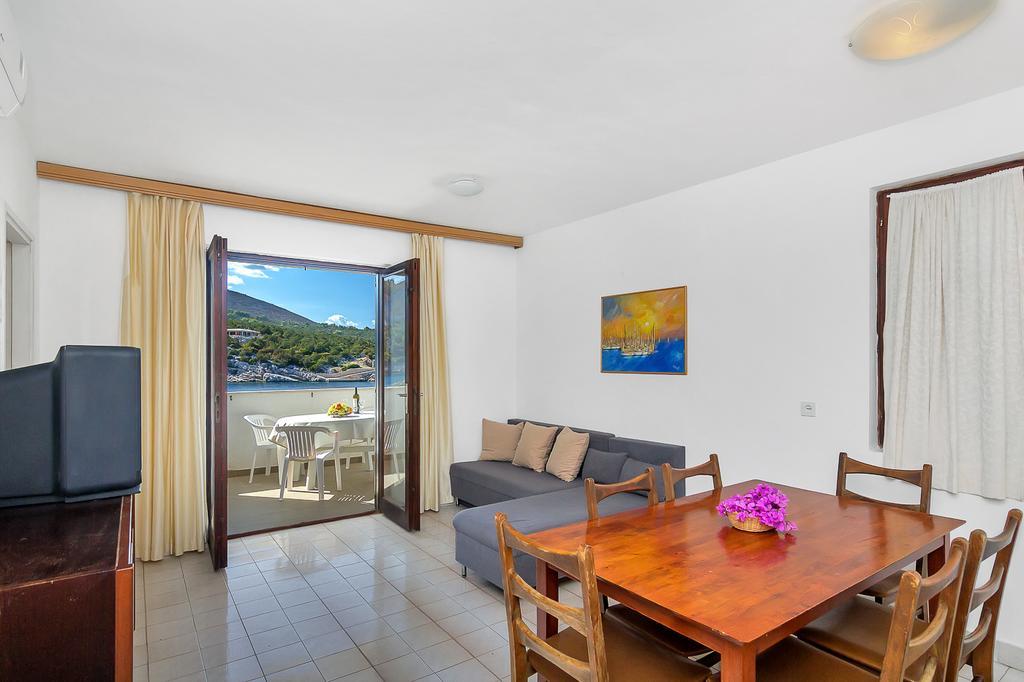 Apartmani Cico Gdinj Екстер'єр фото