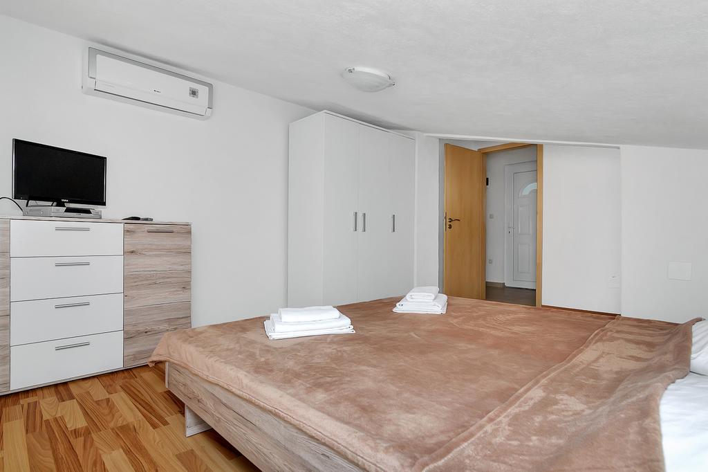Apartmani Cico Gdinj Екстер'єр фото