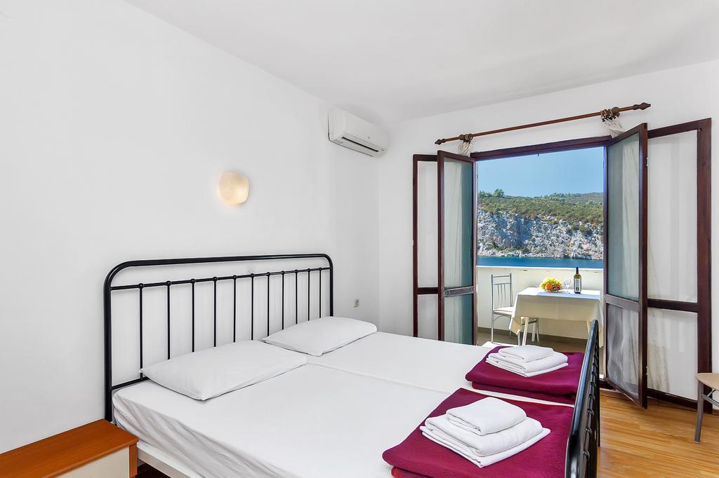 Apartmani Cico Gdinj Екстер'єр фото